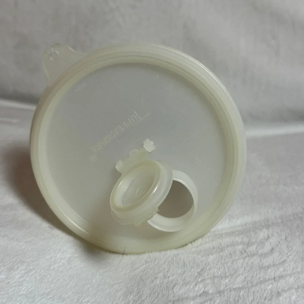 Vintage Tupperware Juice Container With Pour Lid 563-1 48 oz. White 261-15